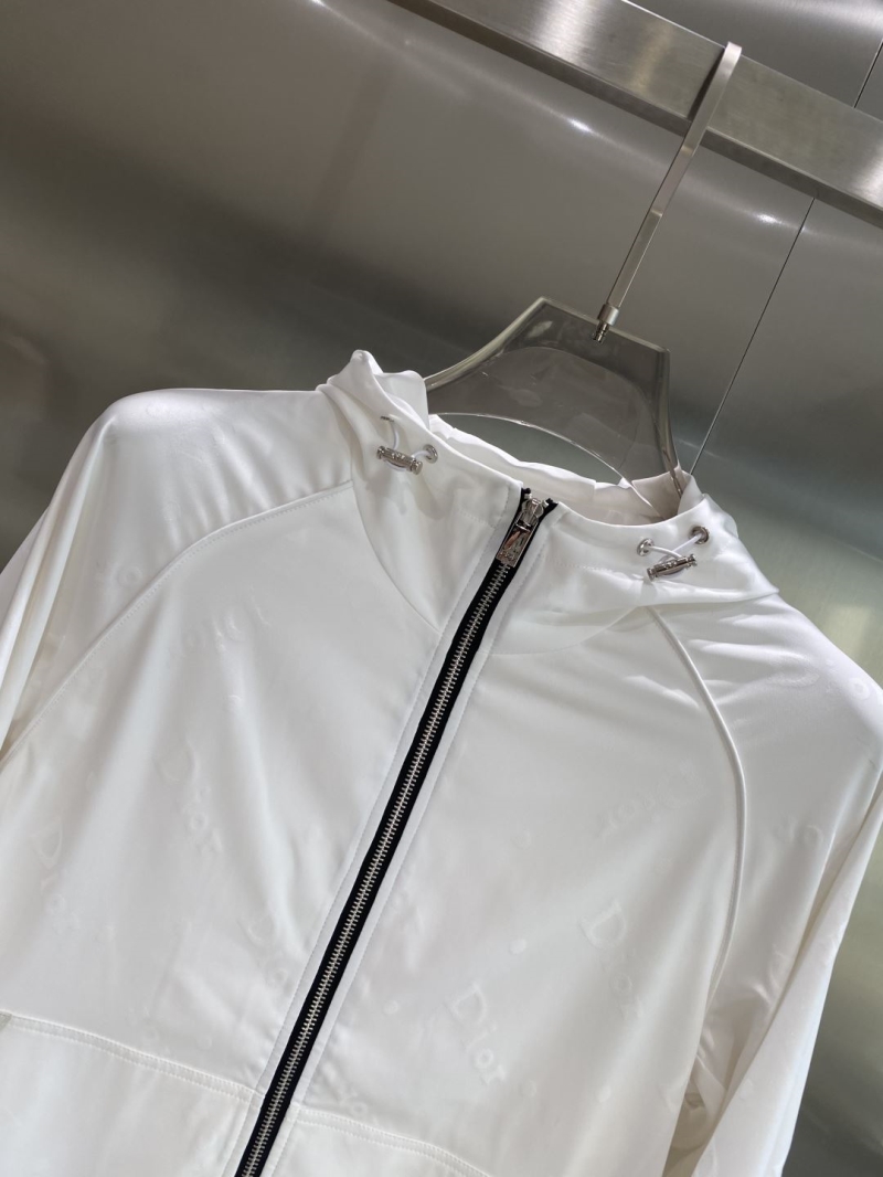 chr1st1an D10r outwear